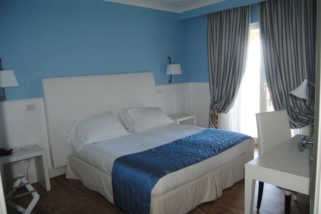 Helios Hotel Crotone Room photo